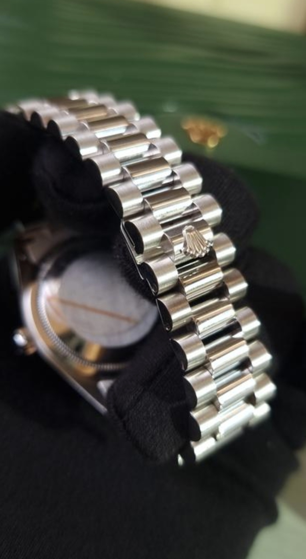 Rolex Day-Date 36 President 18k White Gold Havana Diamond dial. view 4